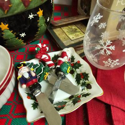 Christmas Linens,  Serving Dishes,  Cups  & More.  (US-JS)