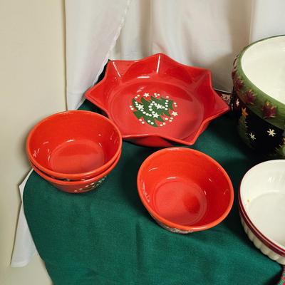 Christmas Linens,  Serving Dishes,  Cups  & More.  (US-JS)