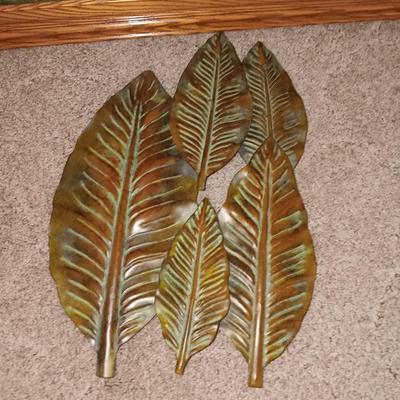 NICE FRAMED ARTWORK OF WOODS AND RIVER WITH METAL WALL ART LEAVES
