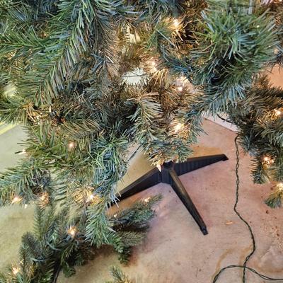 Slim Christmas Tree, Wreath  & More (G-JS)