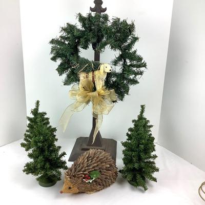 230 Yellow Lab Wreath & Trees