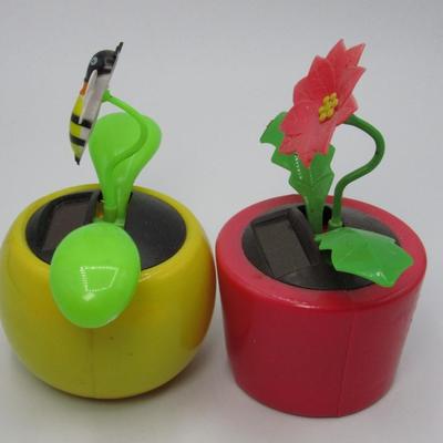 Pair of Dancing Solar Powered Bumble Bee & Red Flower Figurines