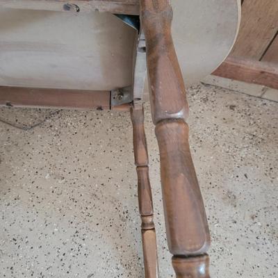 Kidâ€™s Wood Table and Chairs (G-CE)