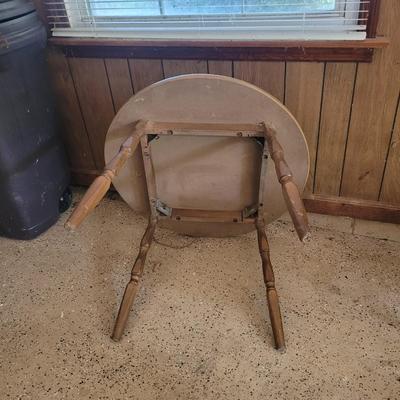 Kidâ€™s Wood Table and Chairs (G-CE)