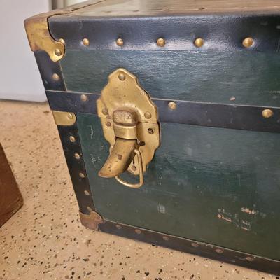 Vintage Steamer Trunk (G-CE)