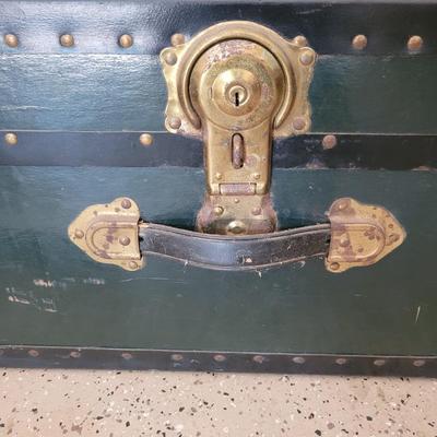 Vintage Steamer Trunk (G-CE)