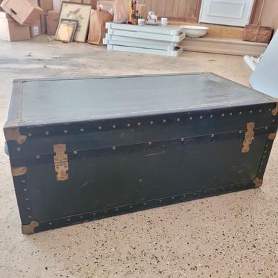 Vintage Steamer Trunk (G-CE)