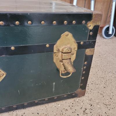 Vintage Steamer Trunk (G-CE)