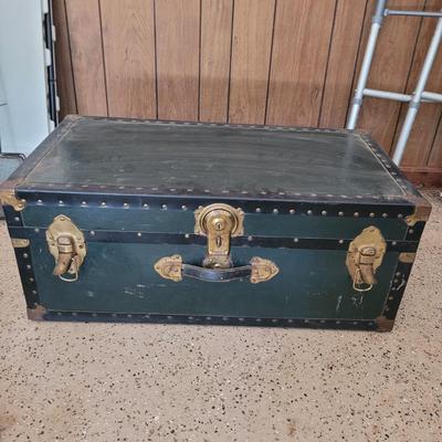 Vintage Steamer Trunk (G-CE)