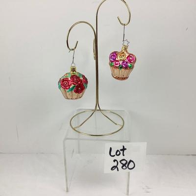 Lot 280 Pair of Vintage Floral Bouquet Basket Blown Glass Ornaments