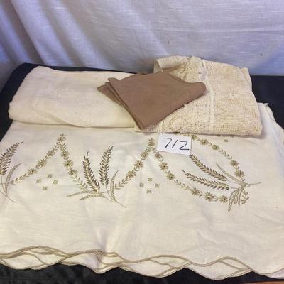 Vintage Tablecloth and Napkins