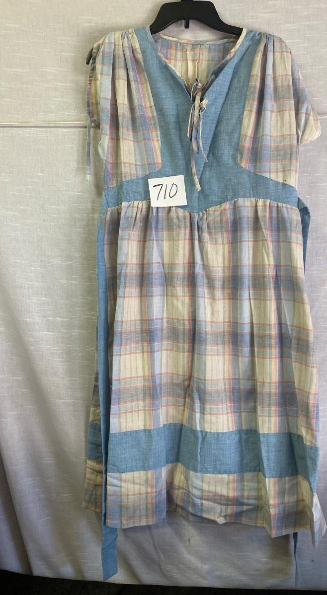 Vintage Hand Sown Dress | EstateSales.org