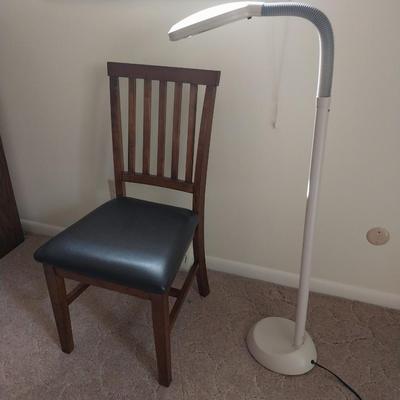 NICE WOODEN CHAIR WITH PADDED SEAT AND ADJUSTIBLE FLOOR LAMP