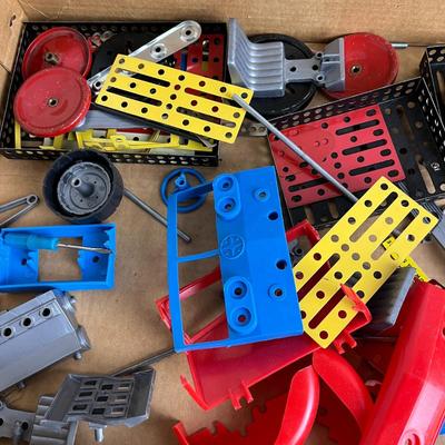 Vintage Game - Erector Construction Set - 5 in 1