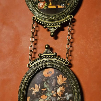 WALL DECOR
