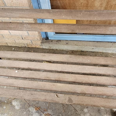 WOODEN BENCH