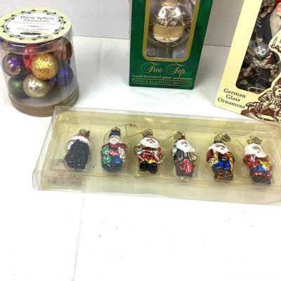 260 Christmas Classics Tree Topper Vaillancourt Santa