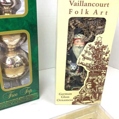 260 Christmas Classics Tree Topper Vaillancourt Santa