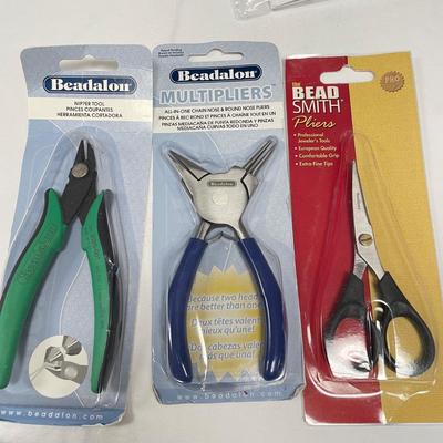 Craft Jewelry Supplies: Glass Beads, Tools, Clasps, Chains (SS)