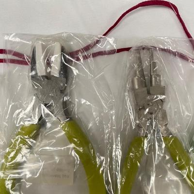 Craft Jewelry Supplies: Glass Beads, Tools, Clasps, Chains (SS)