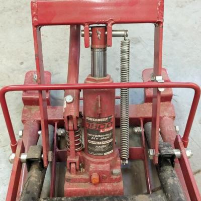 Powerbuilt 1500 lb Motorcycle/ATV Jack