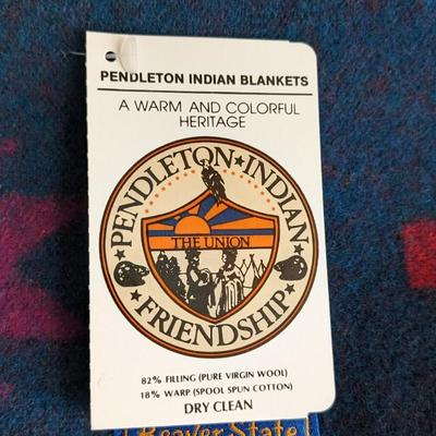 New In Box Pendleton Beaver State "Taos Robe" Throw