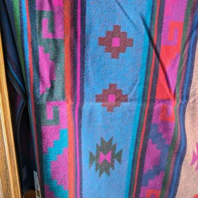 New In Box Pendleton Beaver State "Taos Robe" Throw