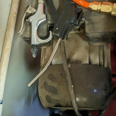 Central Pneumatic 29 Gallon Air Compressor