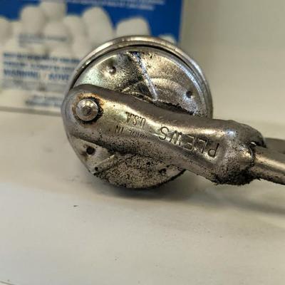 Grease Guns and Oilers