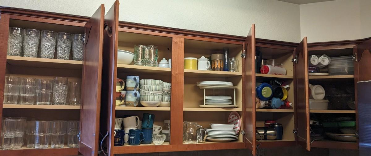 Contents of Upper Kitchen Cabinets (West) | EstateSales.org