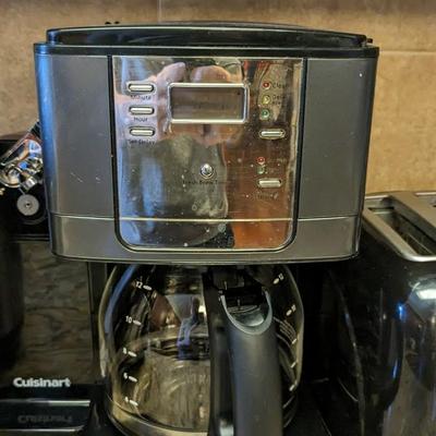 Small Kitchen Appliance Assortment