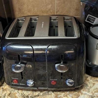 Small Kitchen Appliance Assortment