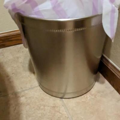 Contents Of Main Bedroom Bathroom and Vanity Area