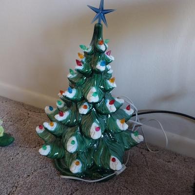 VINTAGE CERAMIC CHRISTMAS TREE AND TREASURE CRAFT FIGURINE