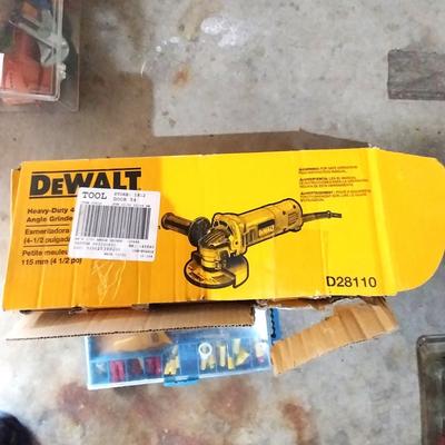 DEWALT HEAVY DUTY ANGLE GRINDER AND WIRE CUTTER KIT