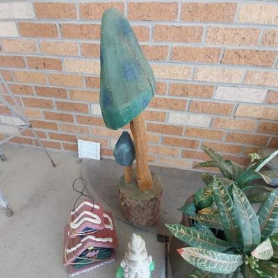 WOODEN MUSHROOM-KNOME-BIRDHOUSE MORE
