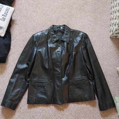 WOODEN COAT RACK AND PRESTON & YORK LADIES LEATHER JACKET
