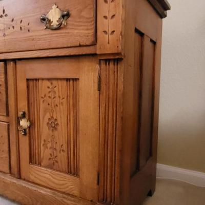 22: Antique Wash Stand with Flowers