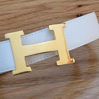 25: Stefano White Belt with H Buckle