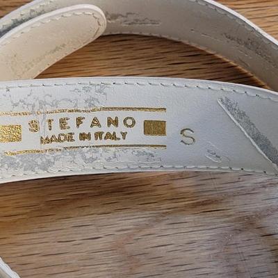 25: Stefano White Belt with H Buckle