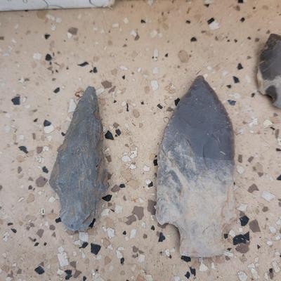 Collection of Arrowheads, Rocks and Minerals (G-CE)
