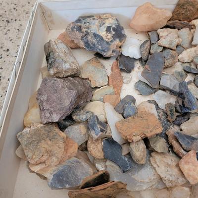 Collection of Arrowheads, Rocks and Minerals (G-CE)