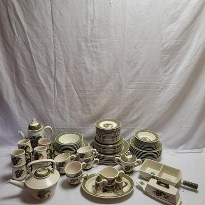 Poppytrail by Metlox "Provincial Fruit" Dishware (BLR-CE)