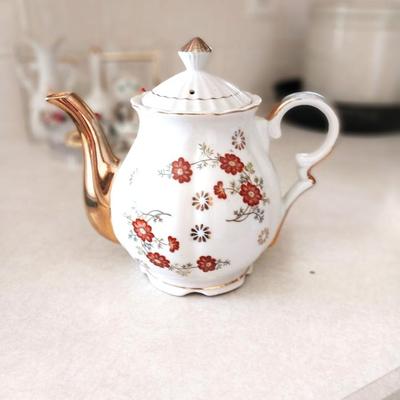 PORCELAIN COLLECTIBLES