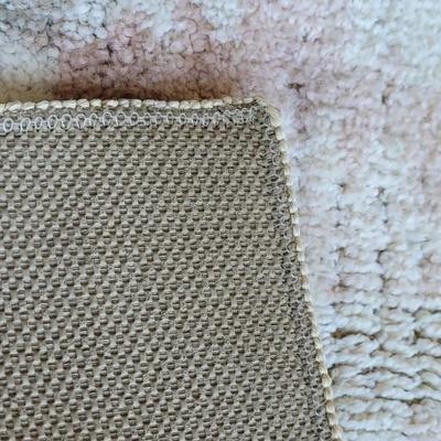 95: Nice Bath Rug