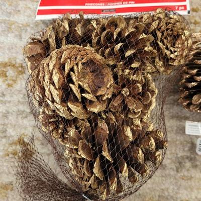 98: Golden Pine Cone Deco