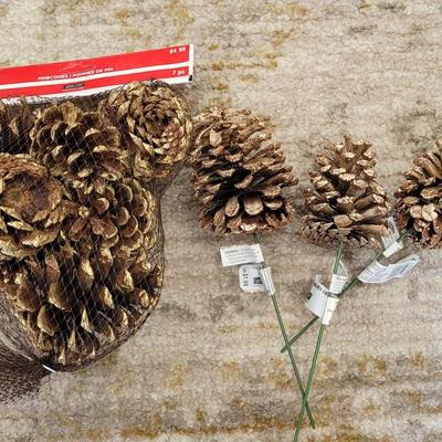 98: Golden Pine Cone Deco