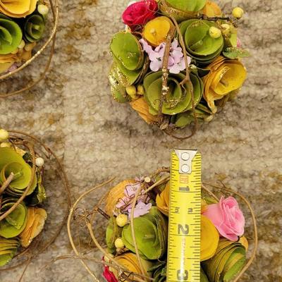 99: Curled Wood Multicolored Flower Balls