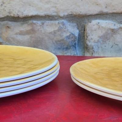 109: Yellow Plastic Plate Set