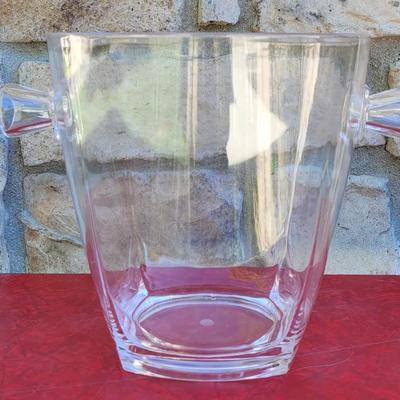 116: Clear Plastic Ice Bucket